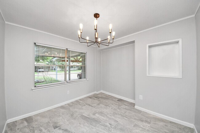 Building Photo - 2405 Pickerton Dr