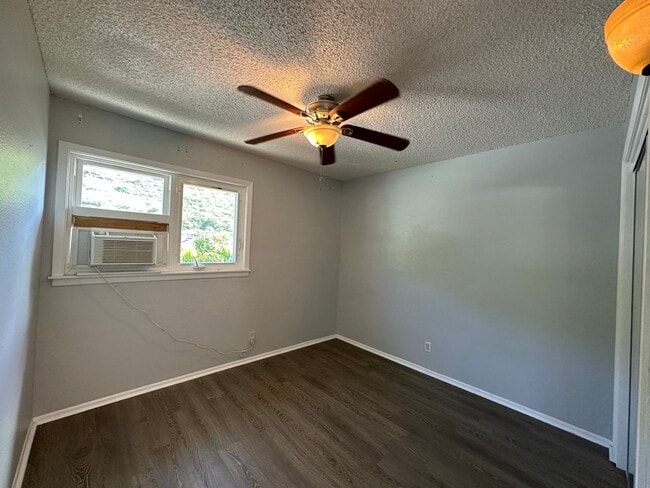 Building Photo - 1058 Awawamalu St