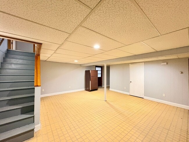 Building Photo - Sprawling Brick Ranch with Huge Lot & Garage in Prime Nottingham Location