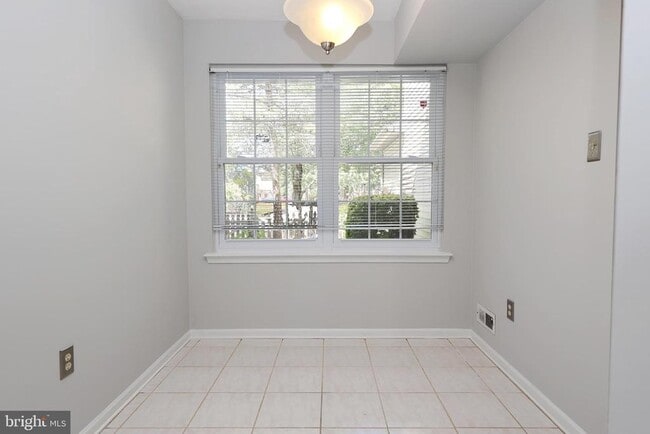 Building Photo - 53 Woodlake Dr