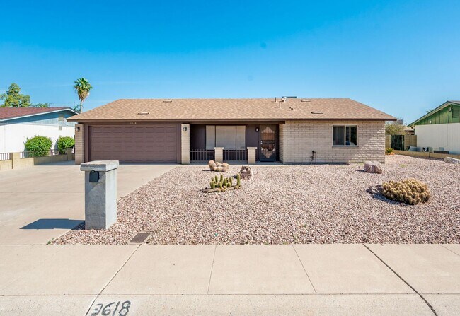 Primary Photo - 3/2 sfh 2 car garage, huge yard 35th Ave &...