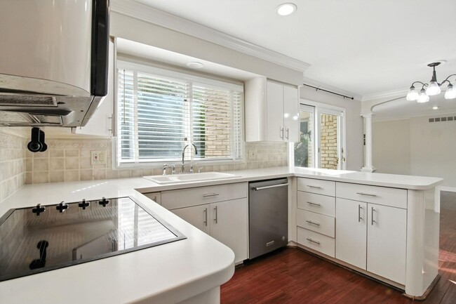 Building Photo - 5130 Provincial Dr