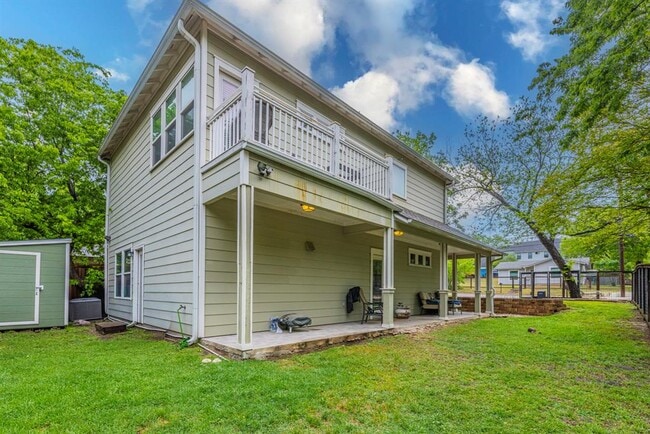 Building Photo - 1700 Singleton Ave