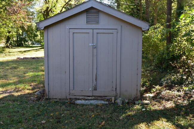 Building Photo - More Space, More Possibilities, More Room to Call Home!
