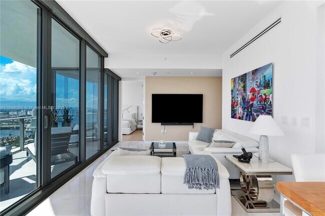 Building Photo - 15701 Collins Ave