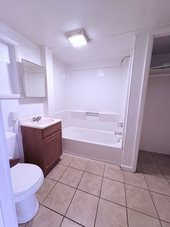 Building Photo - Available Now. 2 Bedroom Apt.