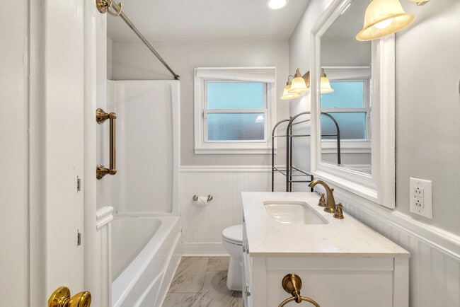 Building Photo - 5230 S Marion Ave