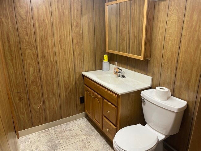 Building Photo - 4625 Candlelight Dr