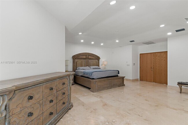 Building Photo - 6190 SW 102nd St