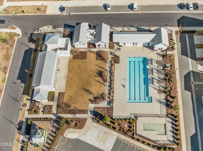 Building Photo - 916 Noisette Ct