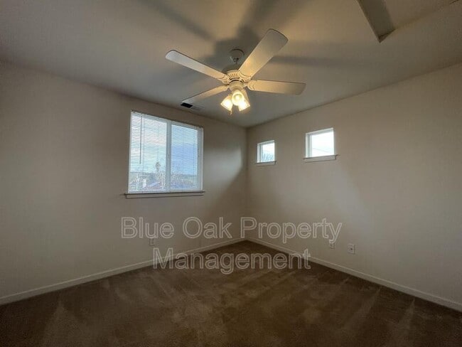 Building Photo - 1307 Yosemite Dr