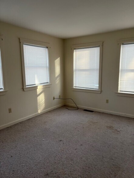 Building Photo - 7 Market Ln