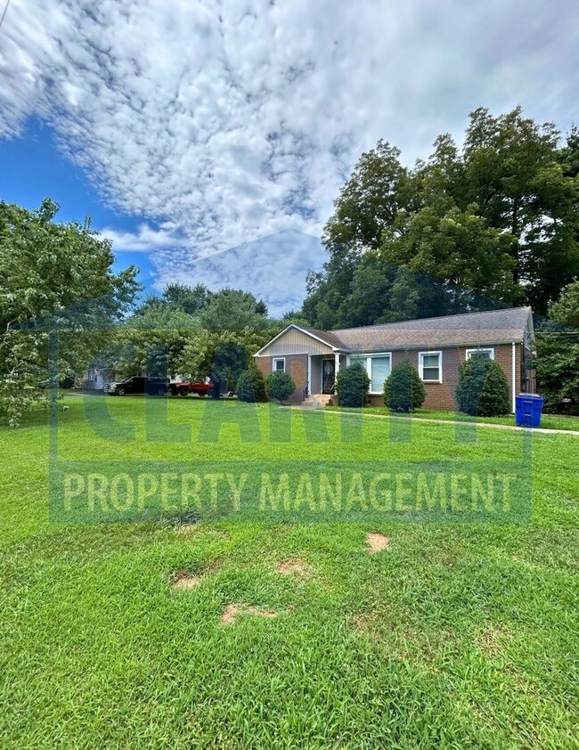 Building Photo - Three bedroom home in Downtown Cleveland!