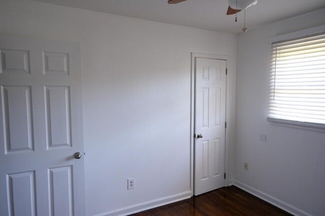 Building Photo - Charming 3/1.5 ranch style house!