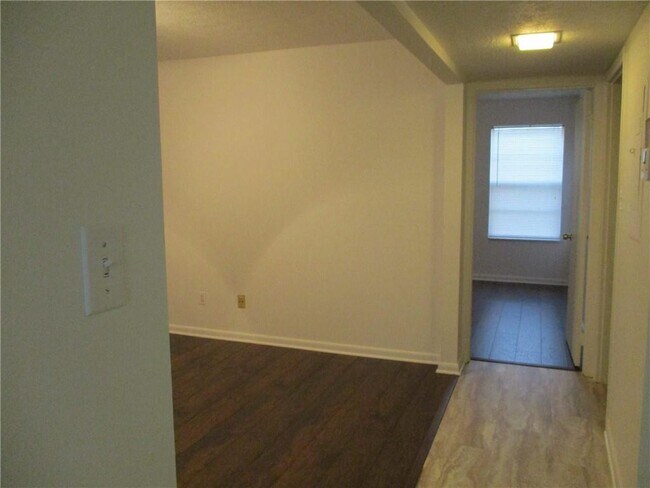 Building Photo - 102 Westcliff Center St