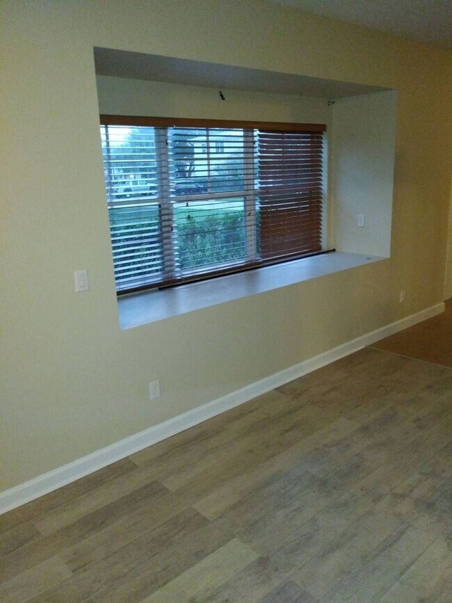 Building Photo - ? LIMITED TIME ONLY ?? For applicants meeting, all of our qualifications the owner is offering $5...