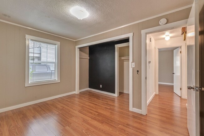 Building Photo - 2 bed 1 bath home in the heart of downtown Forest Grove