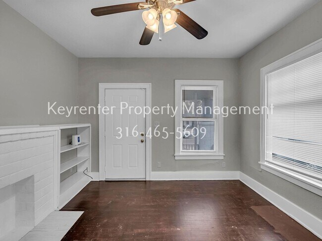 Building Photo - Charming 2 bedroom 1 bath Craftsman Duplex