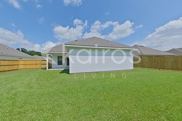 Building Photo - 200 Carencro St