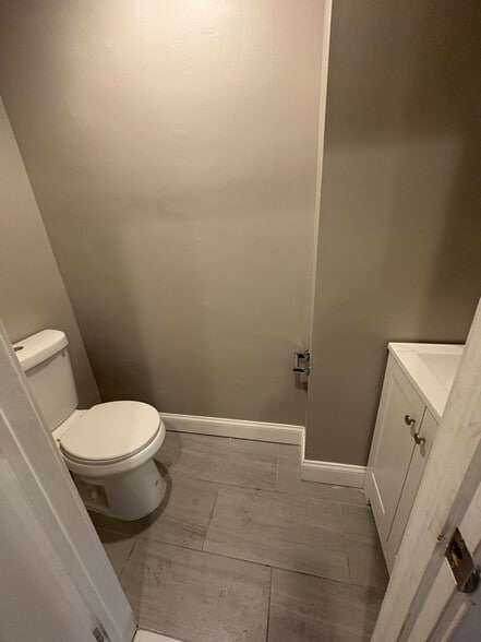 Building Photo - 3715 Oakmont Ave