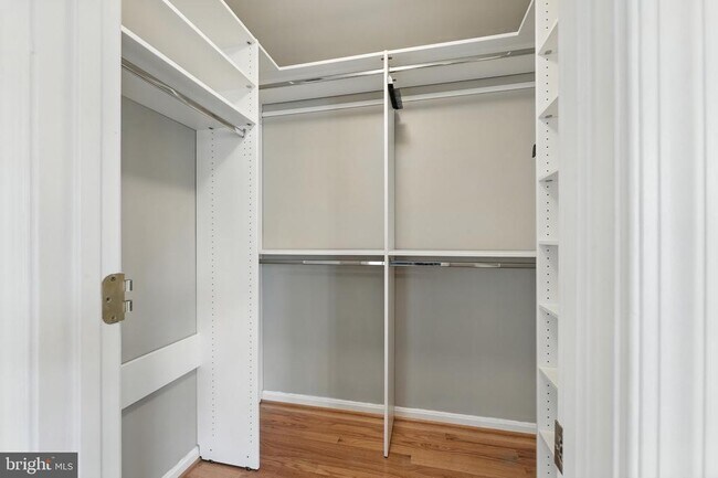 Building Photo - 3363 Beechcliff Dr