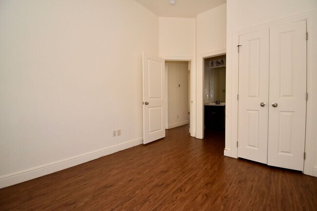 Building Photo - Pine Grove Apartments