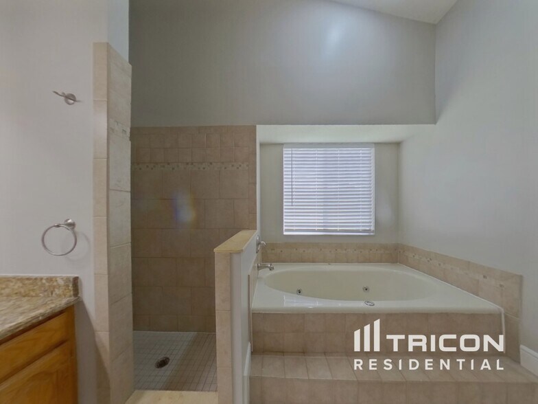 Building Photo - 792 Silversmith Cir