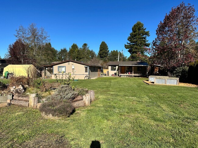 Building Photo - Sunny Fieldbrook 2 Bedroom House – Cat Friendly