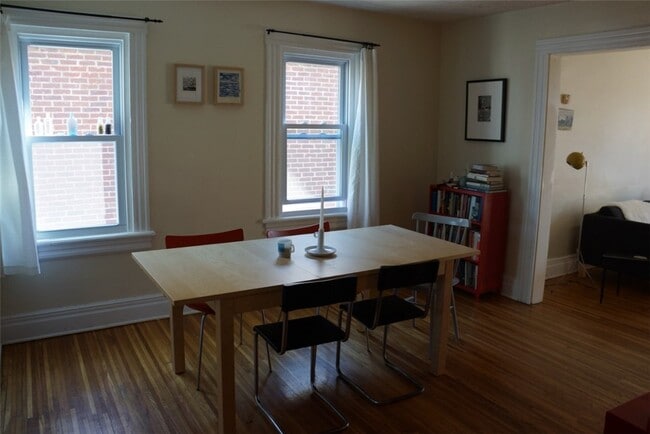 Building Photo - 28 Bly St