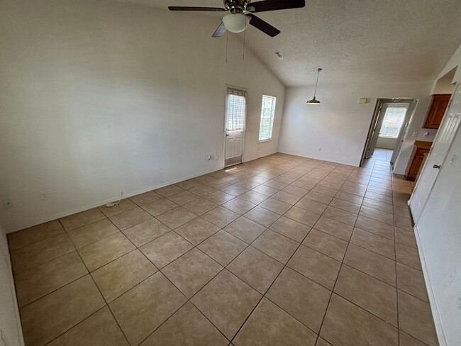 Building Photo - Adorable 2-Bedroom, 2-Bathroom Single Fami...