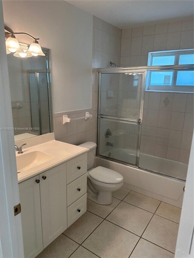 Building Photo - 16601 SW 92nd Ave