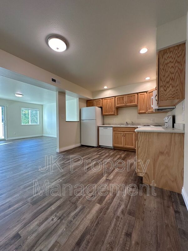 Building Photo - 1210 5th St S