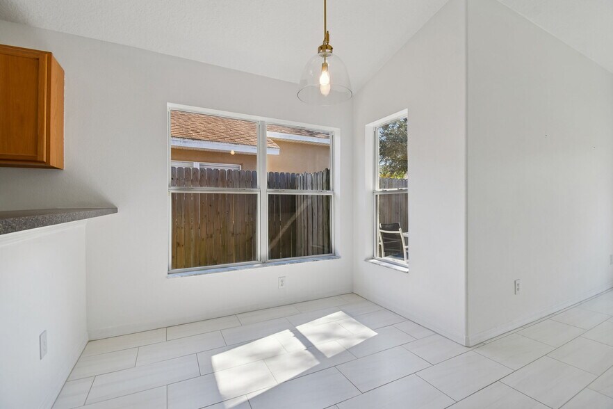 Building Photo - 7527 Oxford Garden Cir