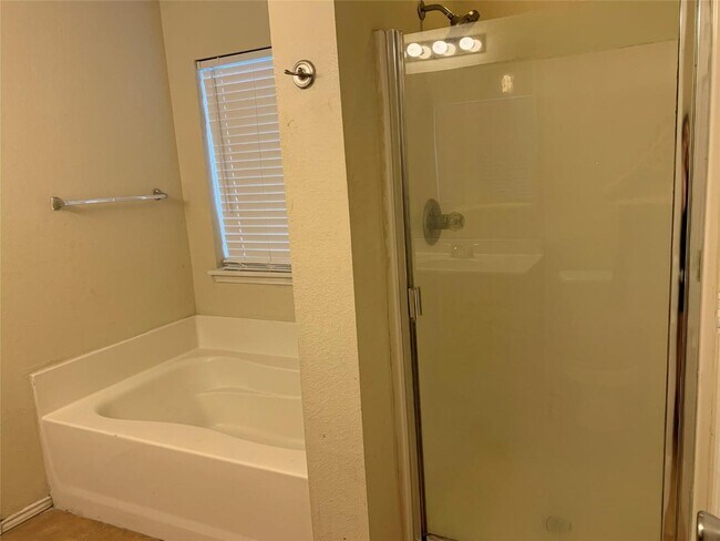Building Photo - 10141 Chapel Rock Dr