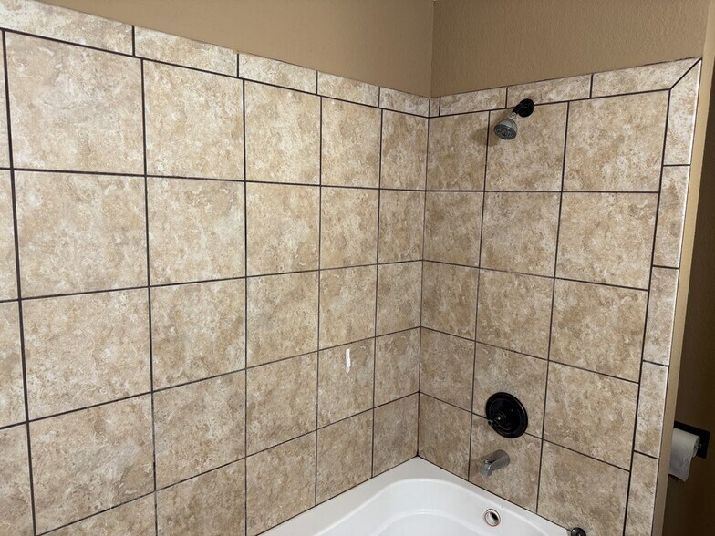 Building Photo - 3821 E Everglade Ave