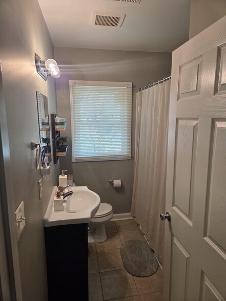 Bathroom - 3901 Garland Ave