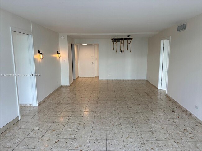 Building Photo - 6039 Collins Ave