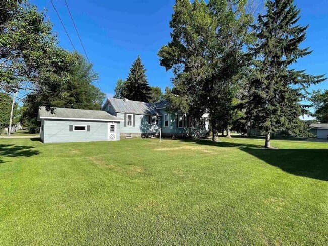 Building Photo - For Rent: 3 Bed / 1 Bath Home in Oconto