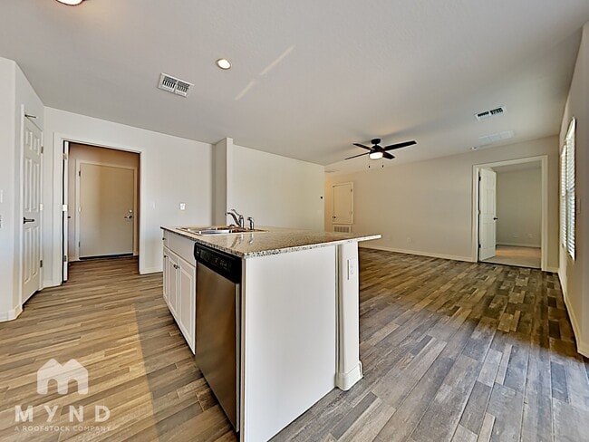 Building Photo - 1026 W Carnoustie Ct