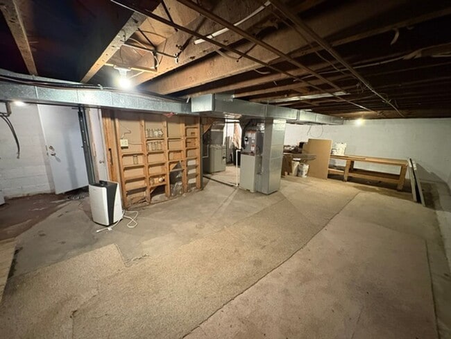 Building Photo - 600 Schultz St