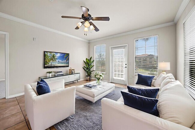 Building Photo - 903 Charo Pkwy