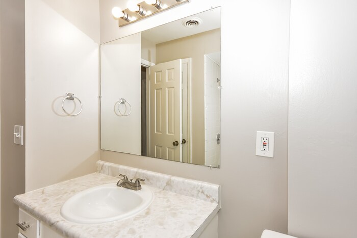 Building Photo - 265 Clearlake Dr W