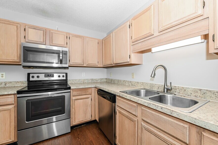 Building Photo - 2919 Lantana Lakes Dr W