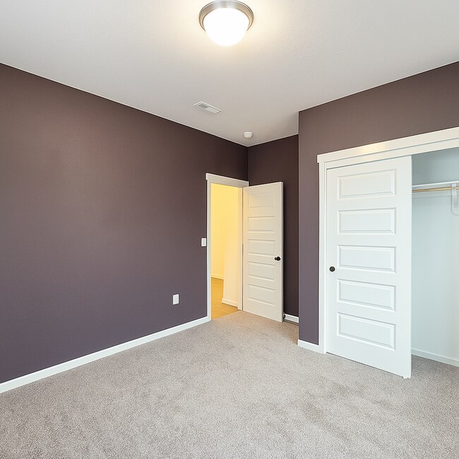 Building Photo - MOVE IN READY! Welcome Home! 3 bed/2 bath in West Richland