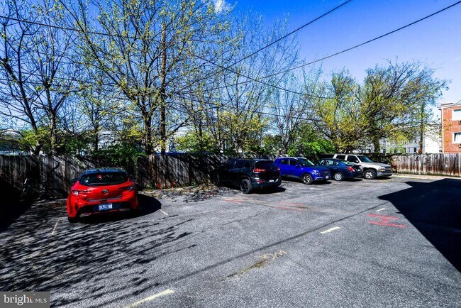 Building Photo - 1386 Bryant St NE