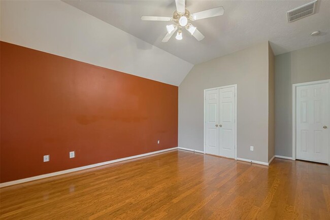 Building Photo - 9502 Willow Crossing Dr