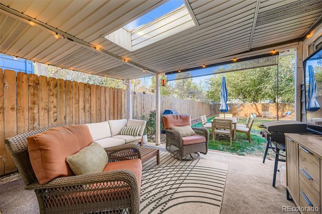 Building Photo - 3025 S Corona St