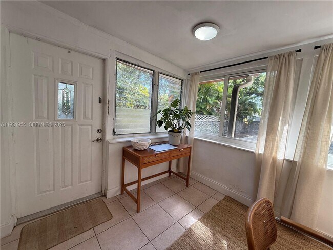 Building Photo - 318 SW 15th St