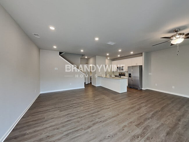 Building Photo - LUXURY COMMUITY! CRESTVIEW at Towne Lake!!...