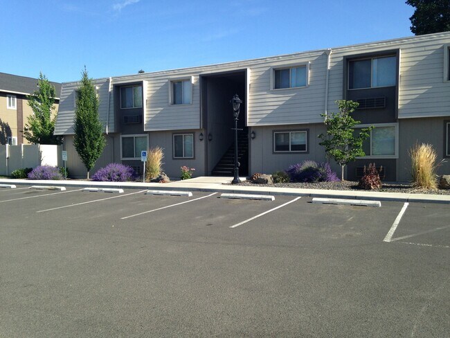 Building Photo - Move-In Ready With Updated Floors You’ll Love!